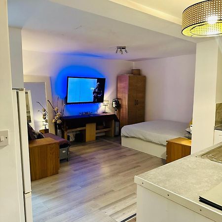 Stylish Studio Flat - Watford Junction - Harry Potter Watford (Hertfordshire) Exterior foto